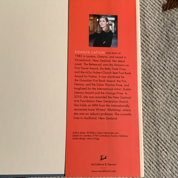 The Luminariess by Eleanor Catton
832 pages. - Picture 3 of 9